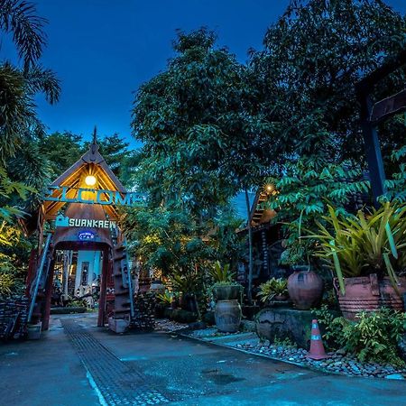 Suankaew​ Art​ Hostel​ 春武里 外观 照片