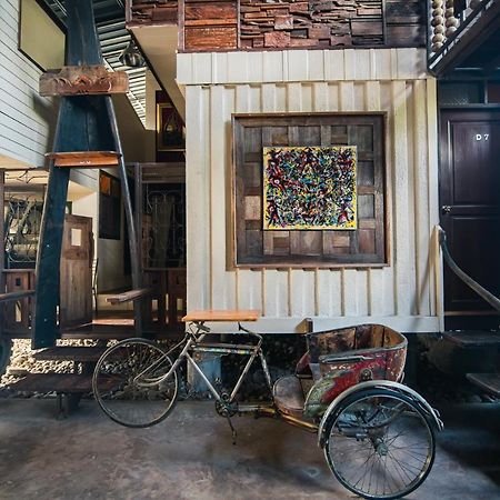 Suankaew​ Art​ Hostel​ 春武里 外观 照片