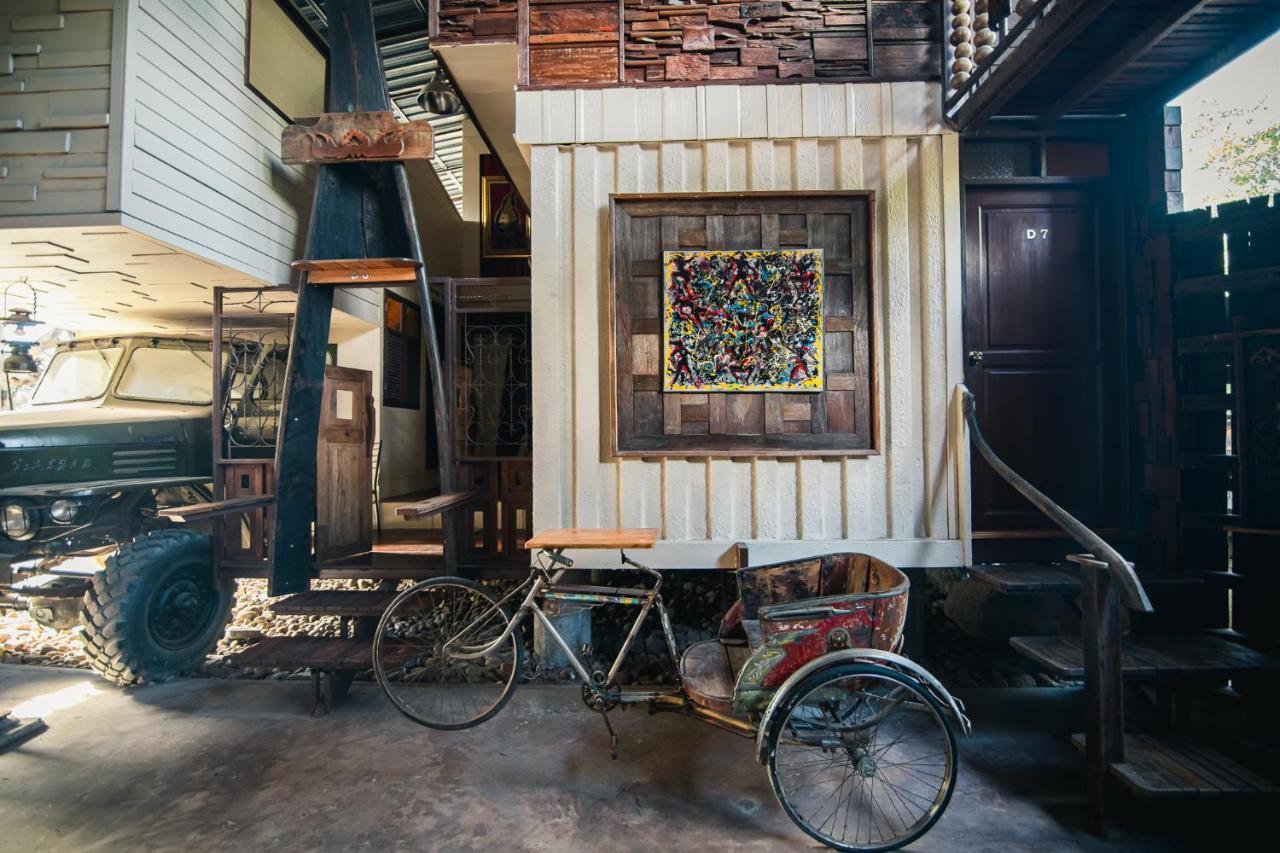 Suankaew​ Art​ Hostel​ 春武里 外观 照片